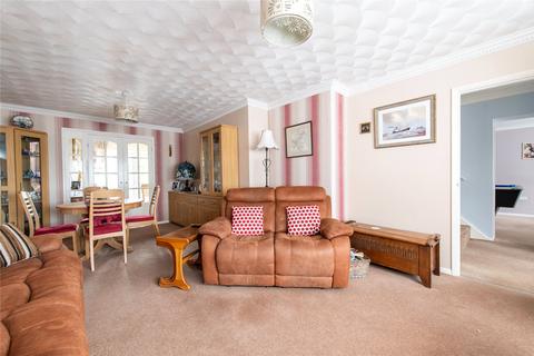 4 bedroom semi-detached house for sale - Thong Lane, Gravesend, Kent, DA12
