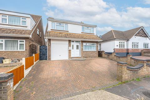 4 bedroom detached house for sale, Thundersley Park Road, Benfleet, SS7