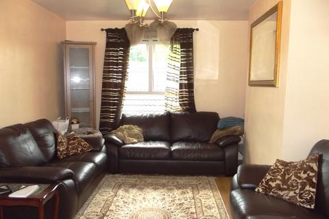 2 bedroom maisonette to rent, Ingram Close, Leeds LS11