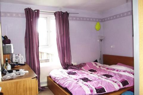 2 bedroom maisonette to rent, Ingram Close, Leeds LS11
