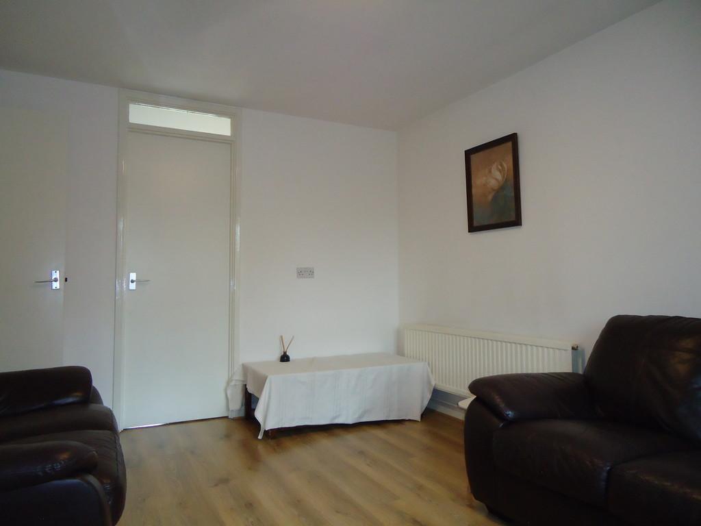 Apartment in Leeds, West Yorkshire - View 5