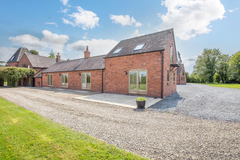 Nash, Tenbury Wells, Worcestershire, WR15 8HN 2 bed barn conversion to