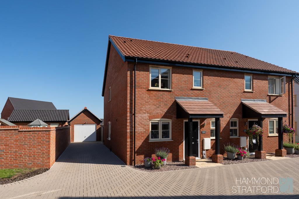 Hare View, Great Ellingham 3 bed semidetached house for sale £295,000