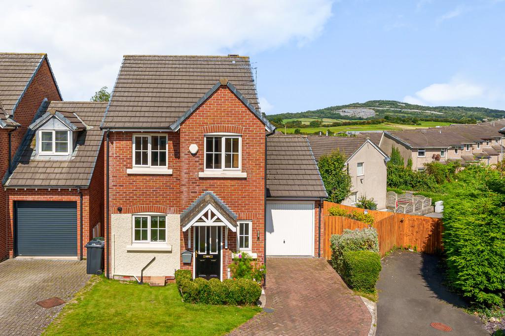127 Redruth Drive, Carnforth, Lancashire, LA5 9TT 3 bed detached house