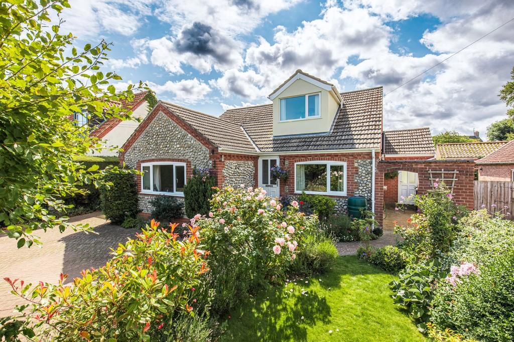 Blakeney 4 bed detached house for sale £695,000