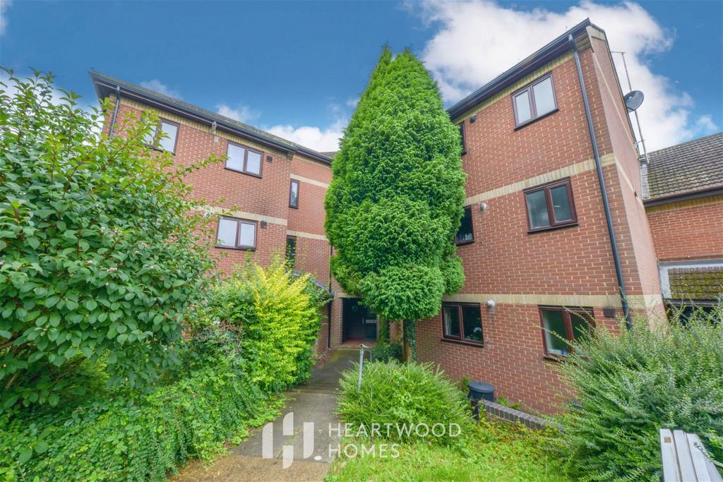 White Hedge Drive, St. Albans, AL3 5TJ 2 bed £1,350 pcm (£