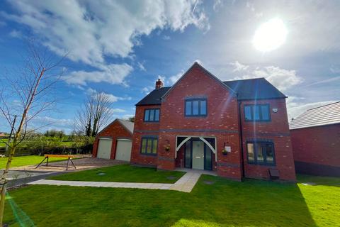 5 bedroom detached house for sale, Uttoxeter Road, Alton