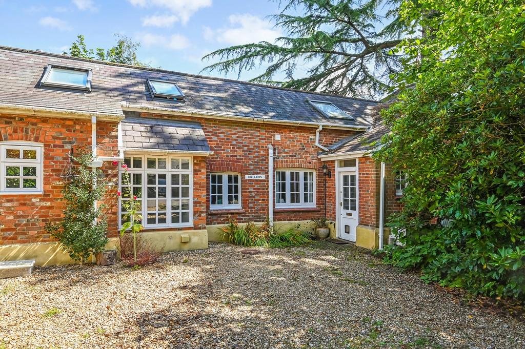 Hewshott Lane, Liphook 3 bed terraced house £1,800 pcm (£415 pw)
