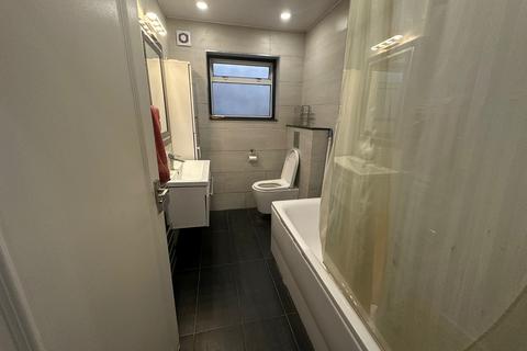 2 bedroom ground floor flat to rent, Upper Sutton Lane, Hounslow