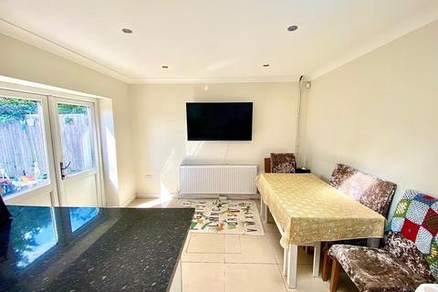 84 Priory Close, Denham, Uxbridge, UB9 5AU