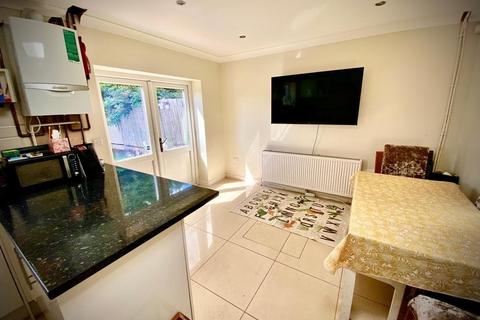 84 Priory Close, Denham, Uxbridge, UB9 5AU