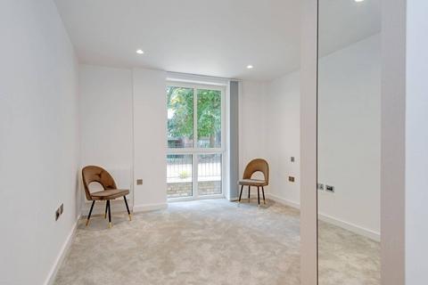 3 bedroom flat for sale, 64 Gifford Street, London N1