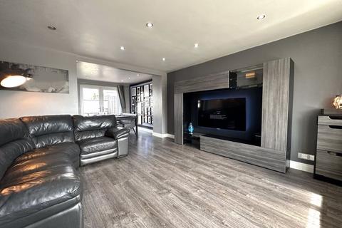 64 Aintree Way, Dudley, DY1 2SL
