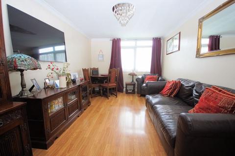 1 bedroom ground floor flat for sale - Elmore Avenue, Lee-On-The-Solent, PO13