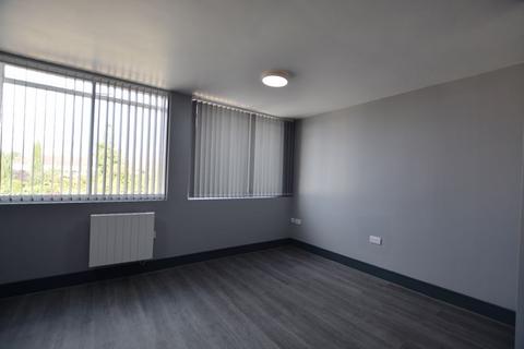 Studio to rent, Tilbury Close, Reading