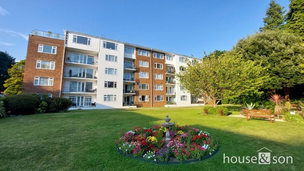 The Avenue, Branksome Park, Poole, BH13 2 bed apartment for sale £200,000