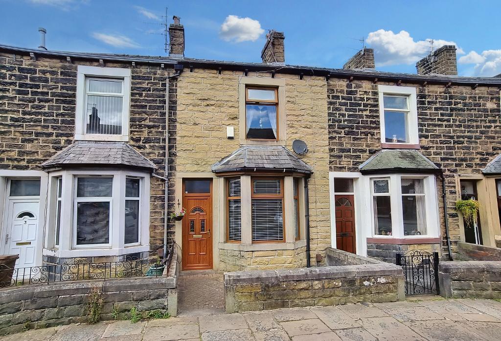 Gordon Street, Colne, BB8 0NE 2 bed terraced house for sale £115,000