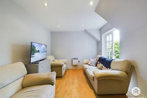 2 bedroom flat to rent, Station Road, Hetton House, IG10