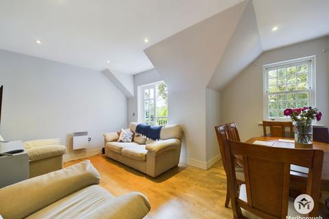 2 bedroom flat to rent, Station Road, Hetton House, IG10