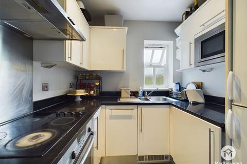 2 bedroom flat to rent, Station Road, Hetton House, IG10