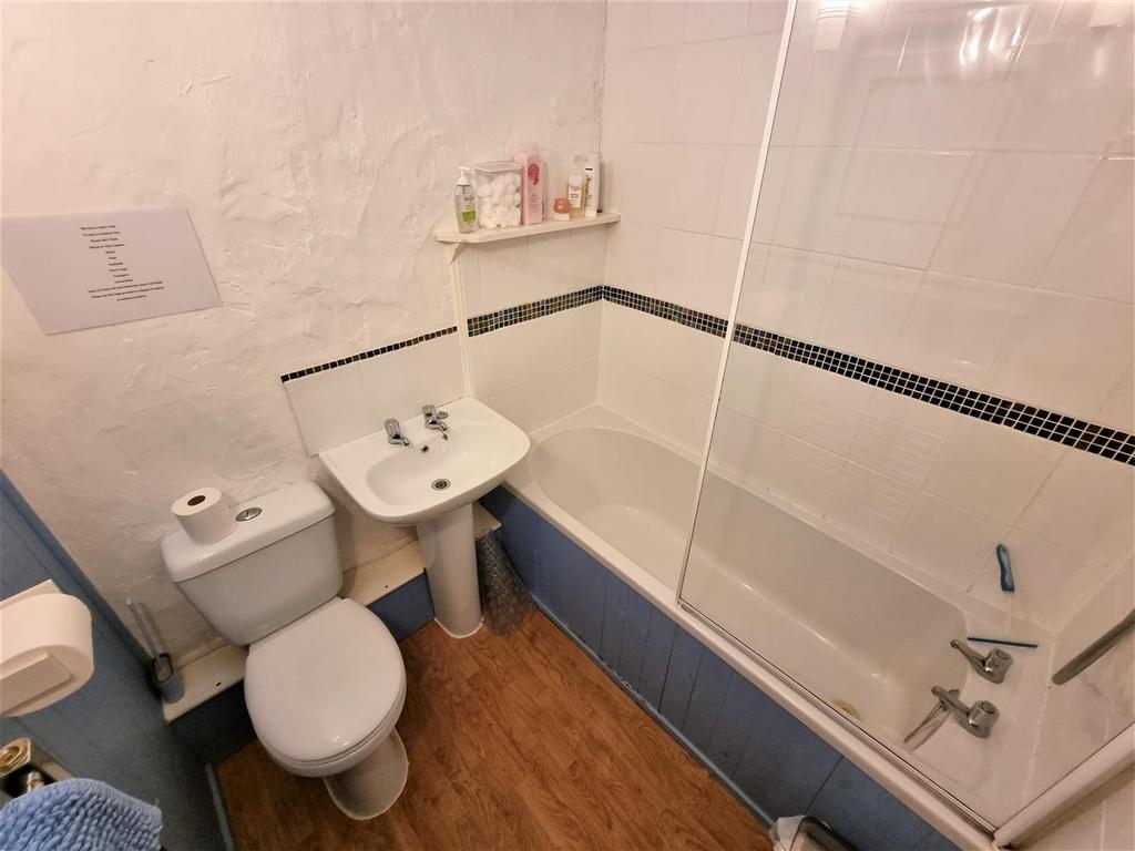 Family Bathroom.jpg