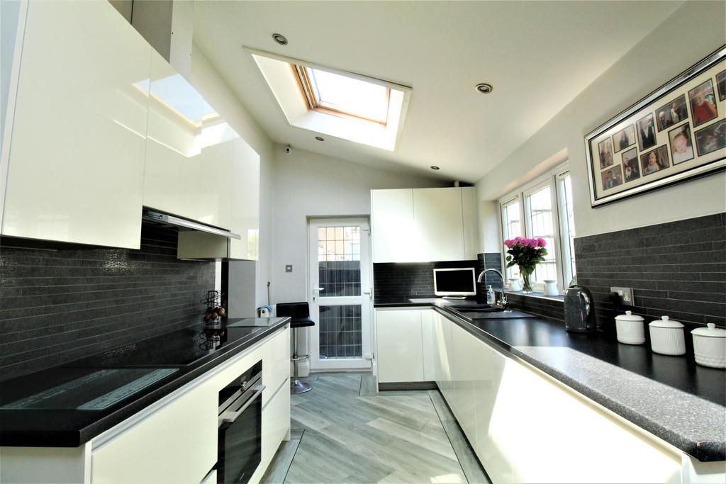 Diamond Close, Grays 4 bed detached house for sale £500,000