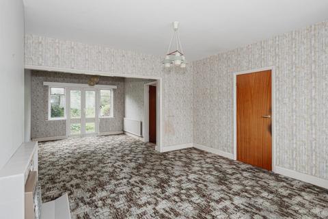 30 Hookfield, Epsom, KT19 8JG