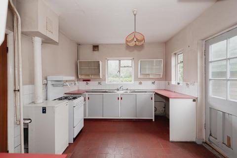 30 Hookfield, Epsom, KT19 8JG