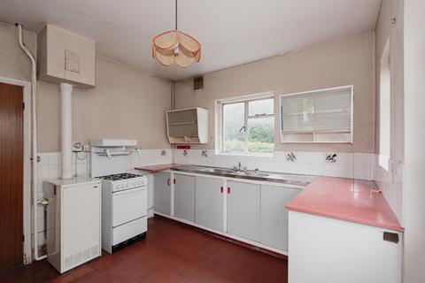 30 Hookfield, Epsom, KT19 8JG