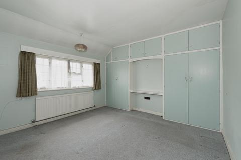 30 Hookfield, Epsom, KT19 8JG