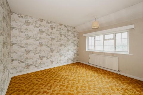 30 Hookfield, Epsom, KT19 8JG