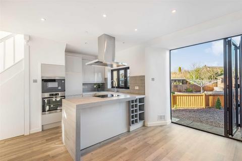 3 bedroom semi-detached house for sale - Meadow Drive, Devizes