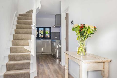 3 bedroom semi-detached house for sale - Meadow Drive, Devizes