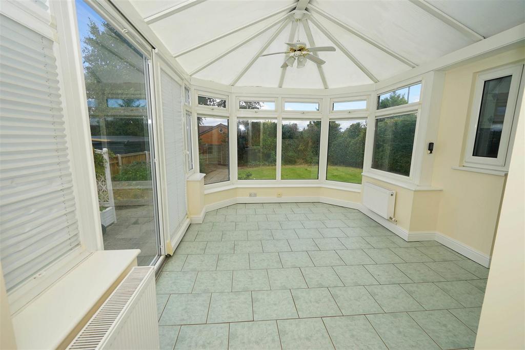Lennox Gardens, Ladybridge, Bolton 3 bed detached bungalow for sale £