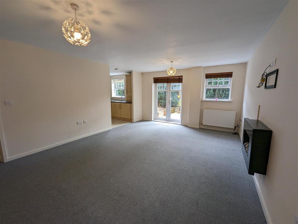 Lounge/Dining Room