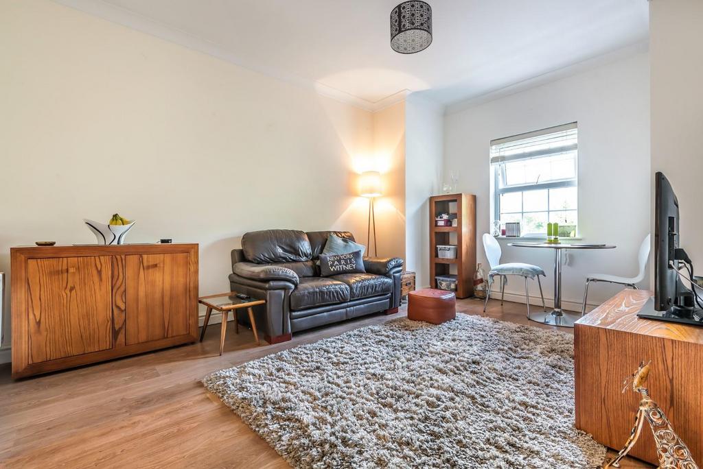 Manthorpe Avenue, Worsley, Manchester 2 bed apartment £950 pcm (£219 pw)