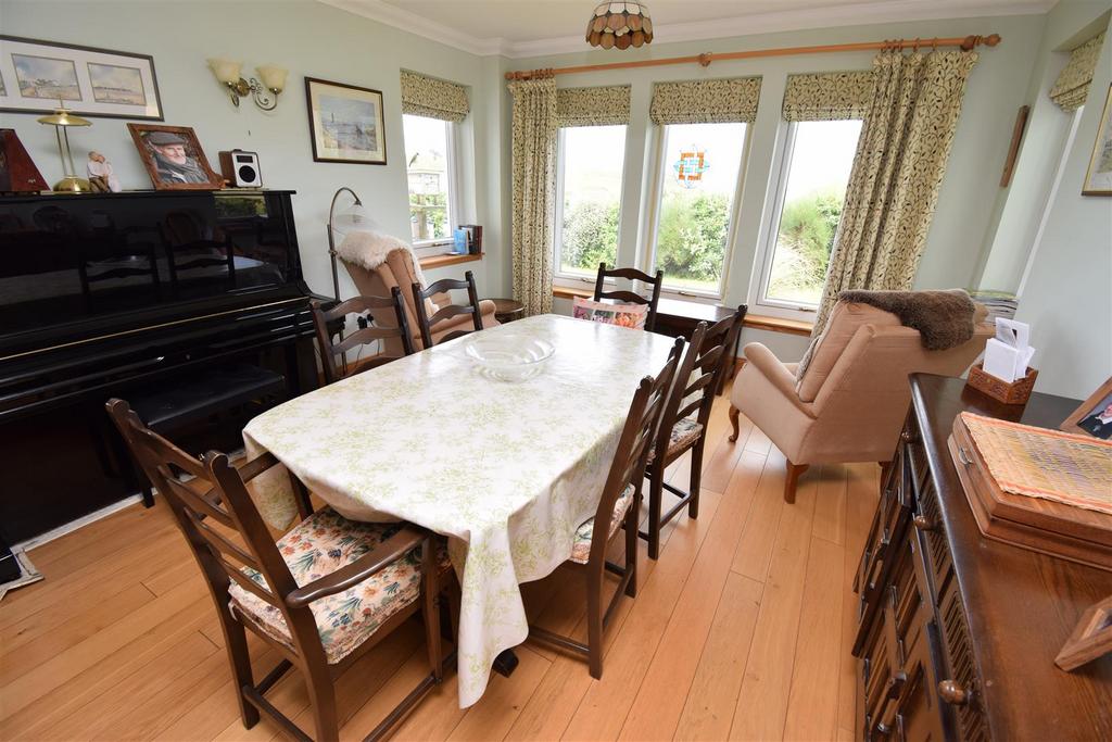 Dining room.jpg