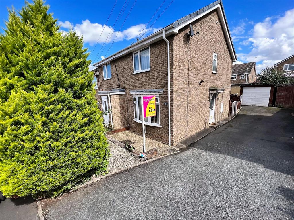 Edendale, Castleford 2 bed end of terrace house for sale £150,000