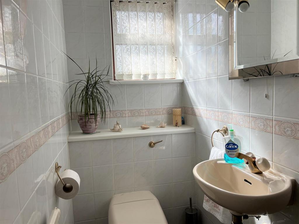 Cloakroom/WC