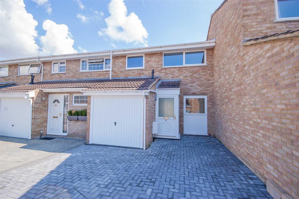 Violet Close, Springfield, Chelmsford 3 bed end of terrace house for