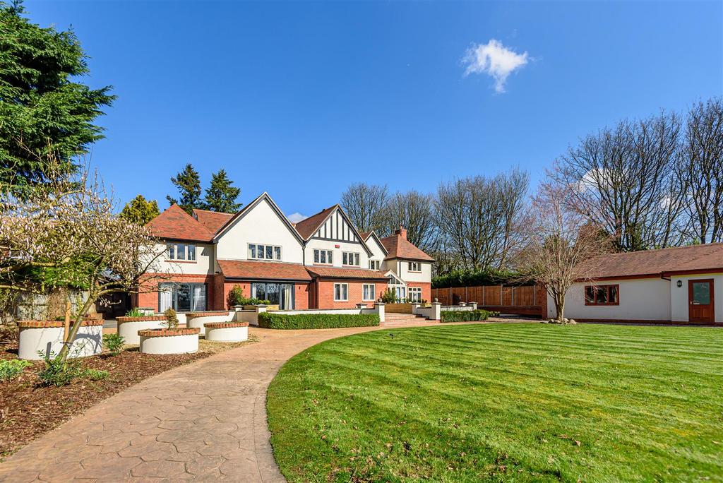 Stoneleigh Road, Coventry 2 bed apartment £1,250 pcm (£288 pw)