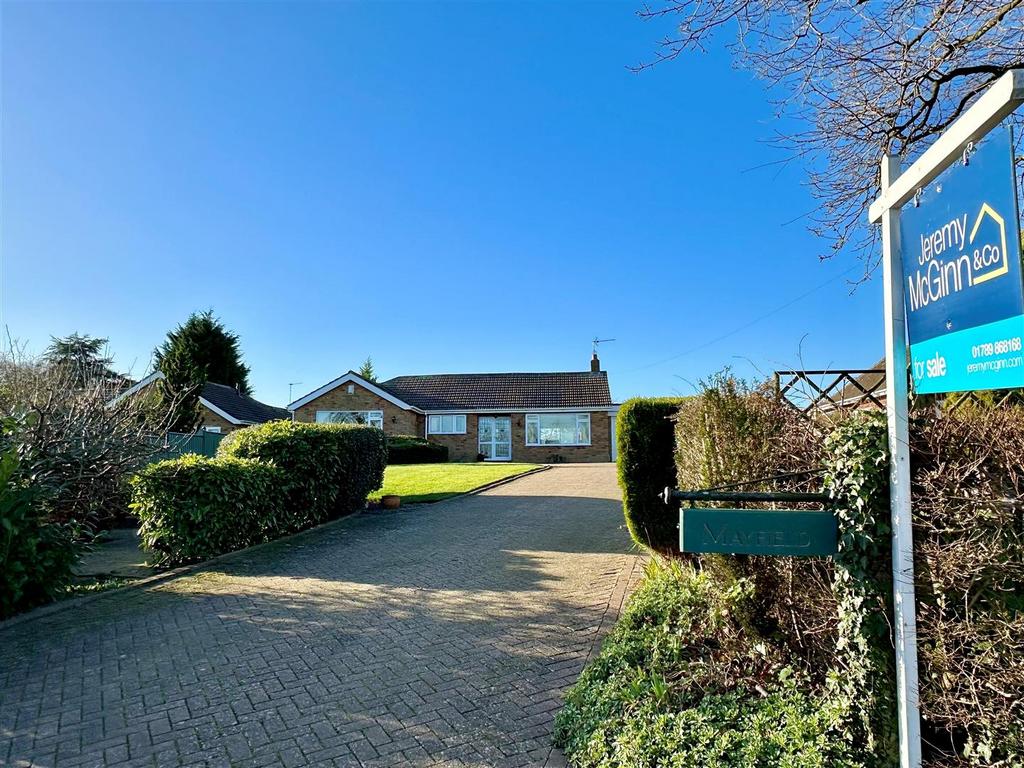 Oak Tree Lane, Sambourne, Redditch 2 bed detached bungalow for sale £