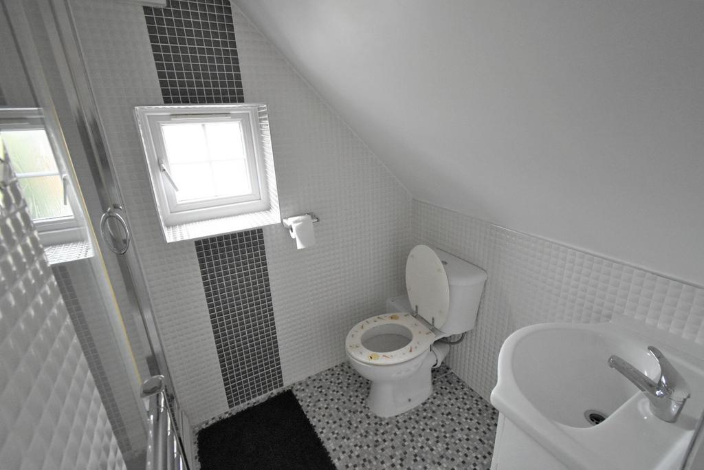 Bedroom 4 En suite