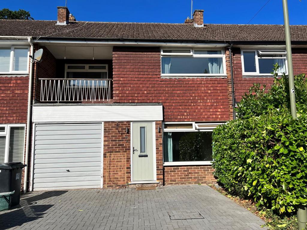 Wey Barton, West Byfleet KT14 3 bed terraced house to rent £1,950 pcm