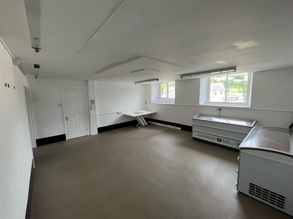 Colne Valley Business Park, Linthwaite Retail property (high street