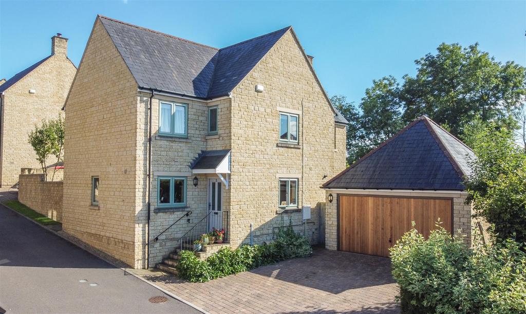 Thornhill Mews, Common Road, Malmesbury 4 bed detached house for sale