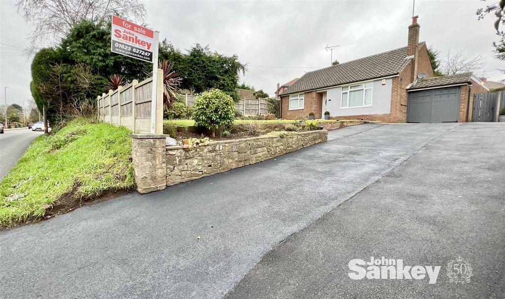 New Mill Lane, Mansfield Woodhouse... 2 bed detached bungalow £265,000