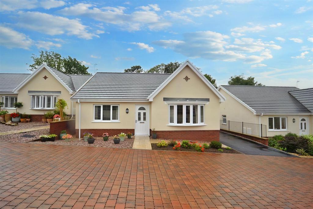 Maes Y Nant, Llangunnor, Carmarthen 3 bed detached bungalow for sale