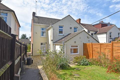 135 Faversham Road, Kennington, Ashford, TN24 9DE
