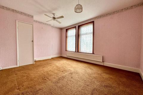 135 Faversham Road, Kennington, Ashford, TN24 9DE
